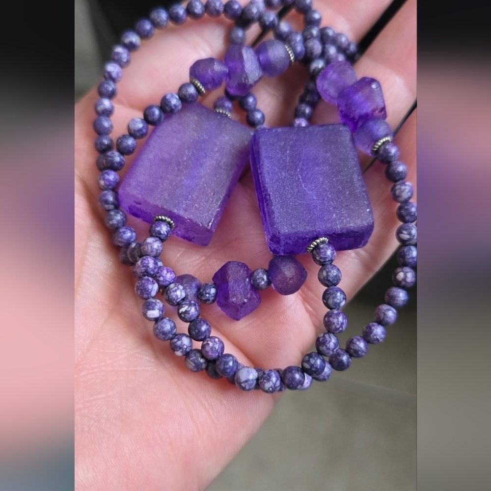 Elegant Dyed Glass Purple Beaded Necklace - Picture 3 of 11